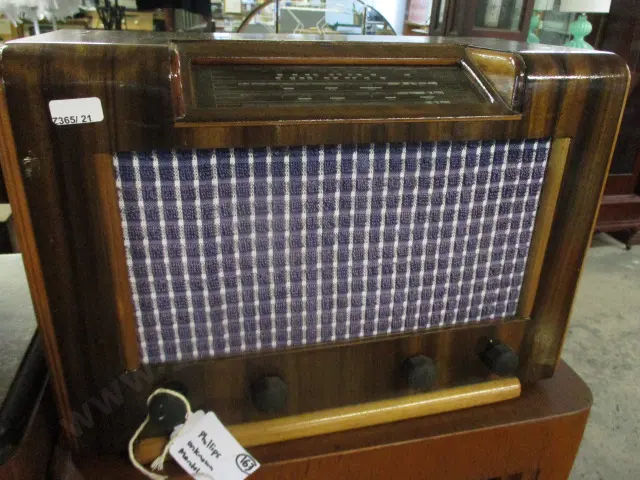 163 Phillips Radio Image 1++