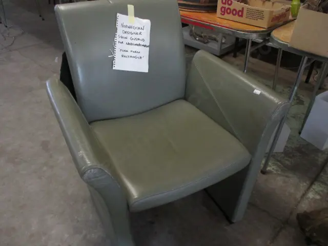 Mid Century Chair Image 1++