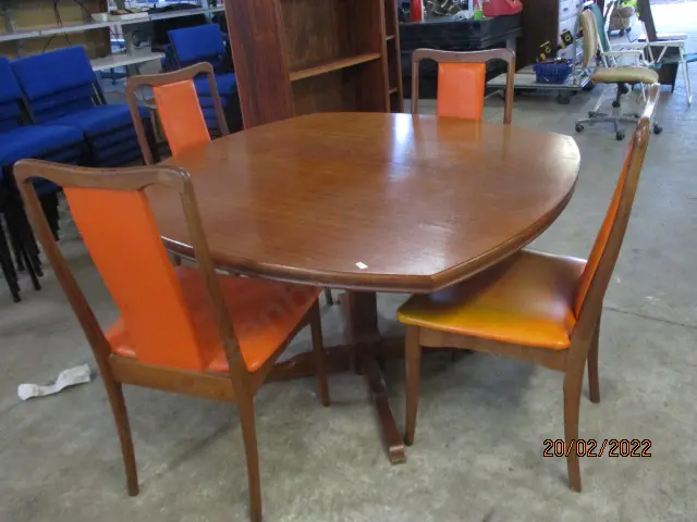 Retro Dining Table and Chairs Image 1++