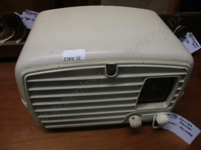 79 Phillips Radio Image 1++
