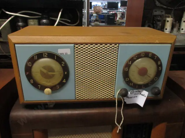 124 Philco Radio Image 1++