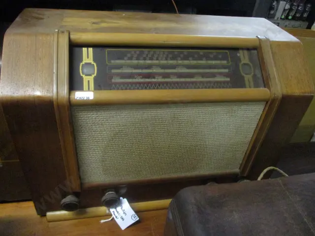 182 Phillips Radio Image 1++