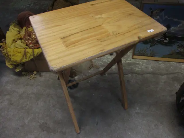 Folding Side Table Image 1++