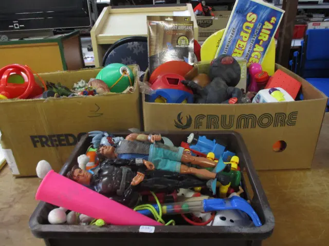 3 Boxes Toys Image 1++
