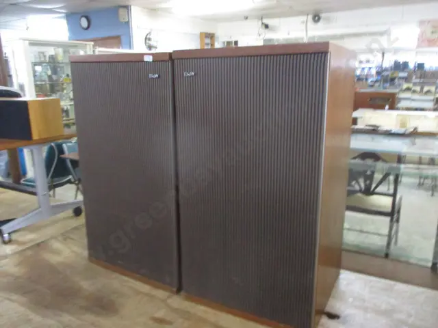 B&W Speakers Image 1++