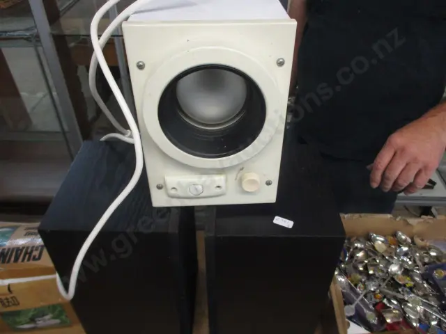 Speakers and Light Image 1++