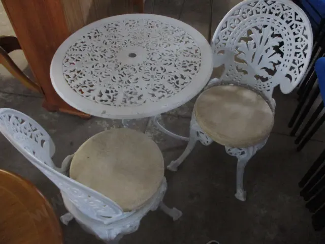 Patio Table and  Chairs Image 1++