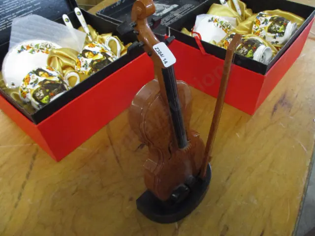 Mini Viola Image 1++