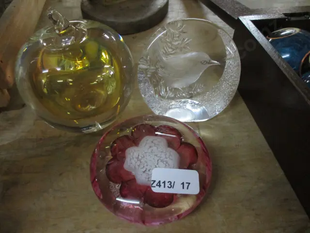 Art Glass Paperweights Image 1++