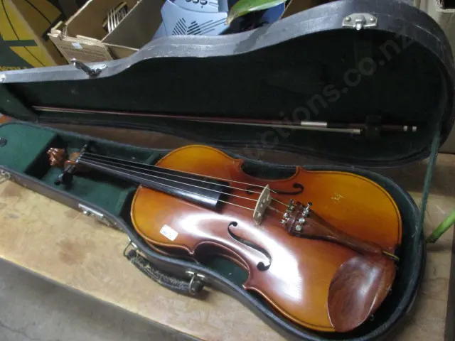 Violin Image 1++