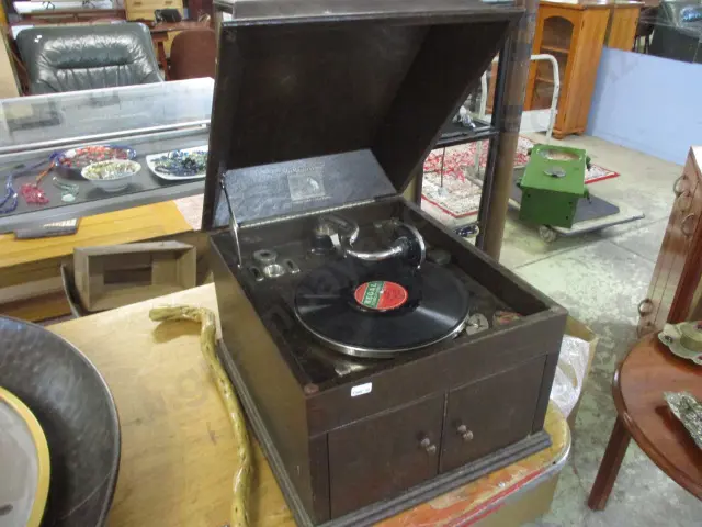 HMV Gramaphone Image 1++