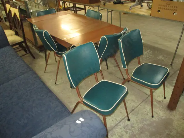 Retro Table and 6 Chairs Image 1++