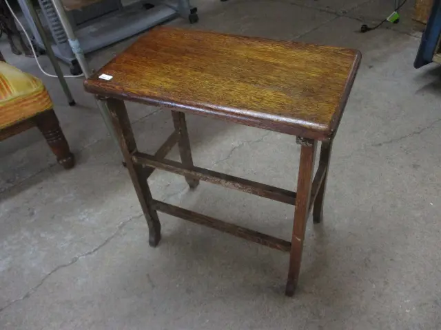 Side Table Image 1++