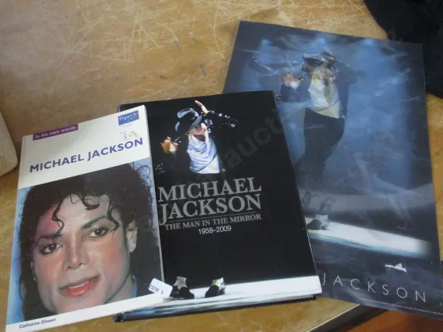 M Jackson Collectables Image 1++