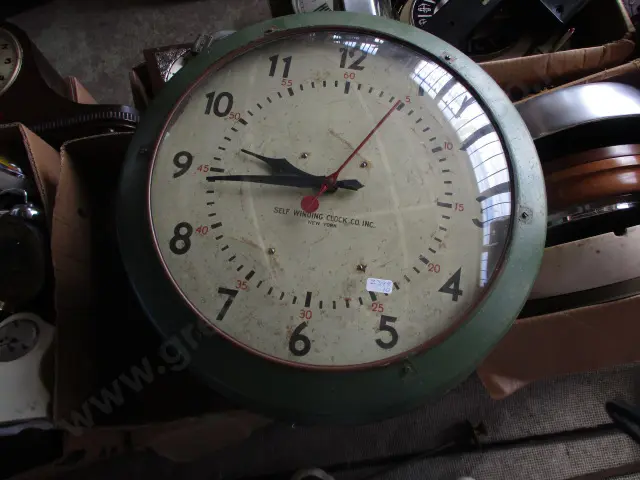 Self Winding Clock Image 1++