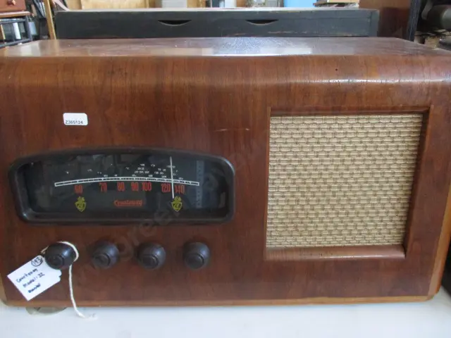193 Courtney Radio Image 1++