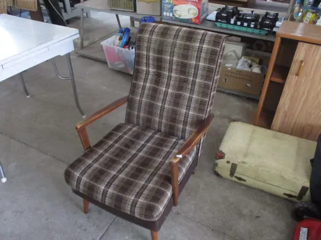 Mid Century Chair Image 1++