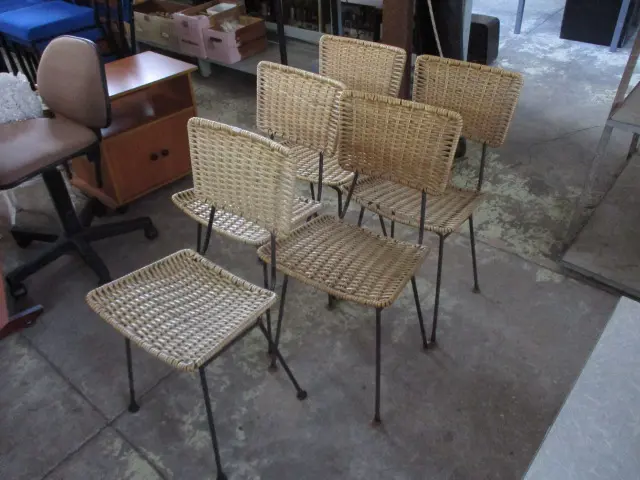 5 retro Chairs Image 1++