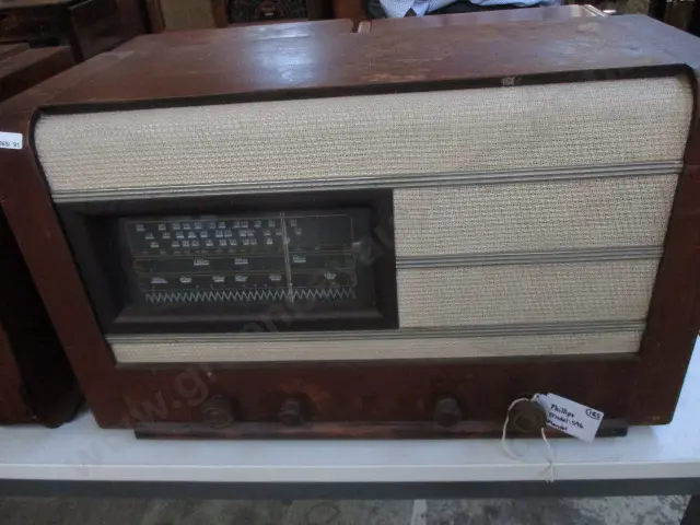 185 Phillips Radio Image 1++
