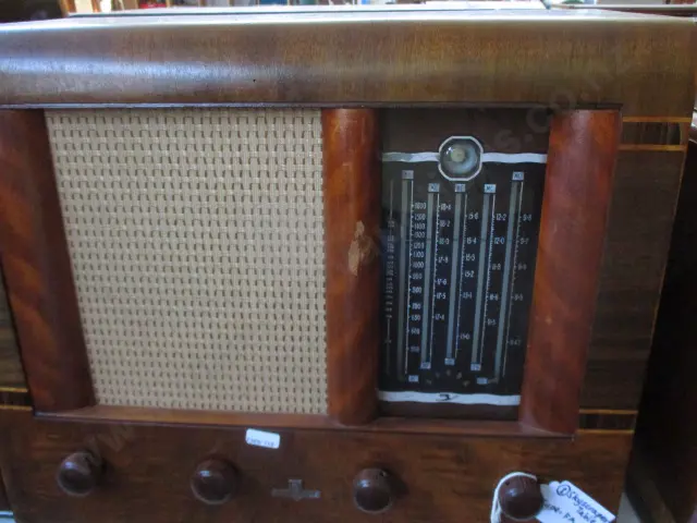 8 Skyscraper Radio Image 1++