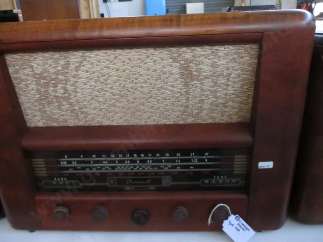 93 Cromwell Radio Image 1++
