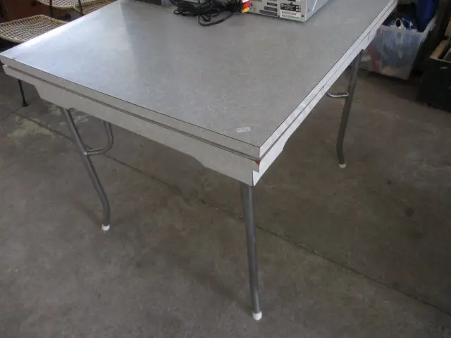 Retro Table Image 1++