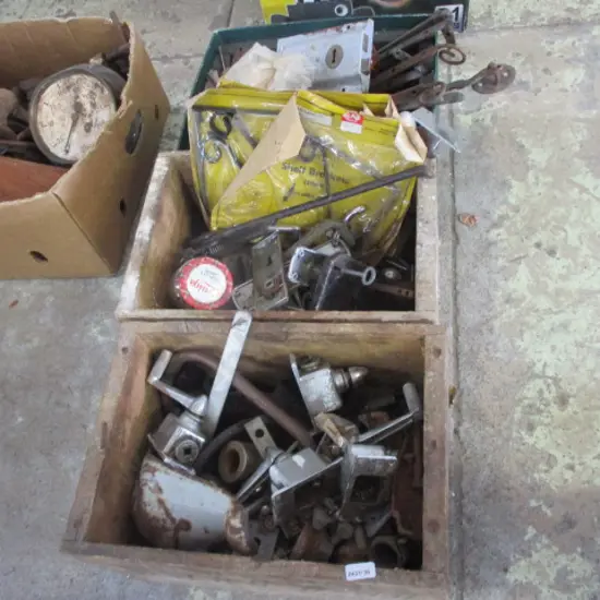 3 Boxes Hardware
