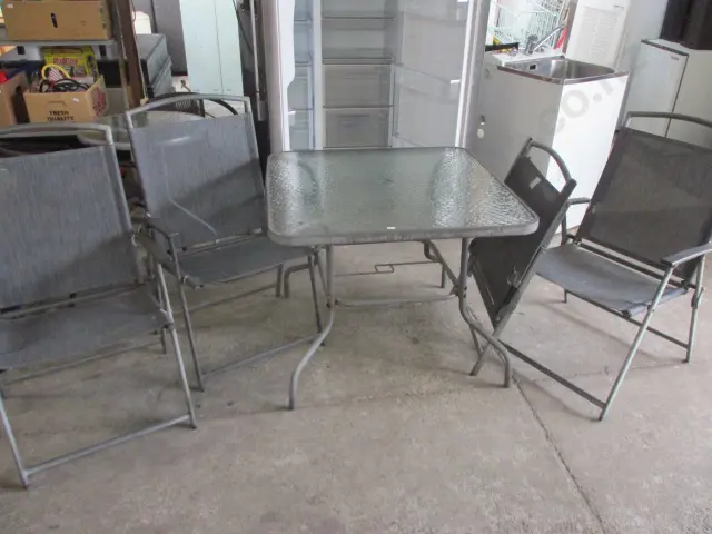 Patio Table and 4 Chairs Image 1++