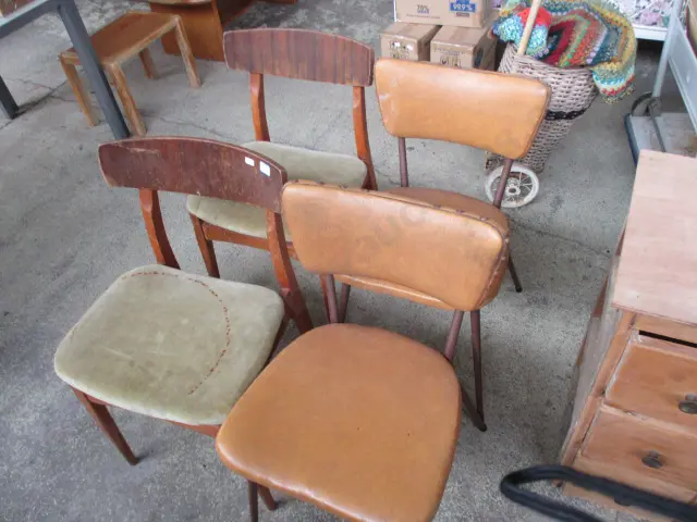 4 Chairs Image 1++