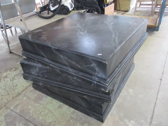 3 Display Platforms Image 1++