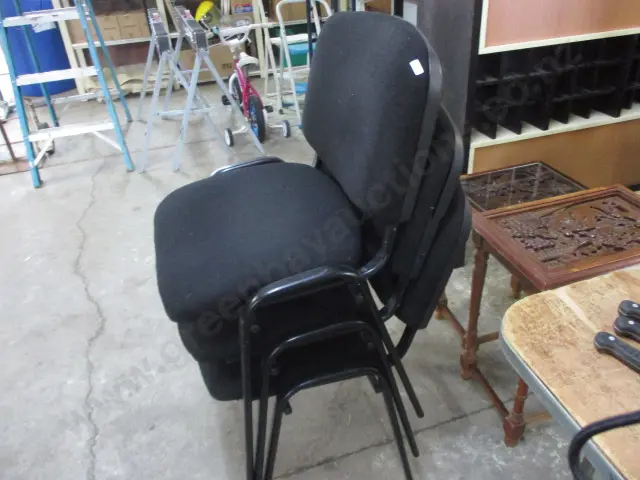 3 Chairs Image 1++