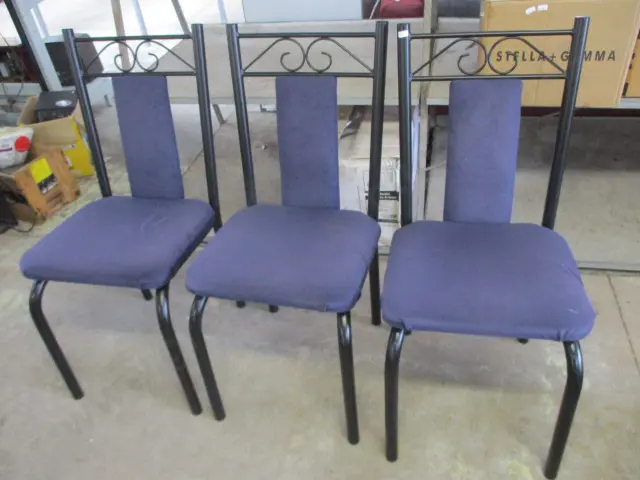 3 Chairs Image 1++