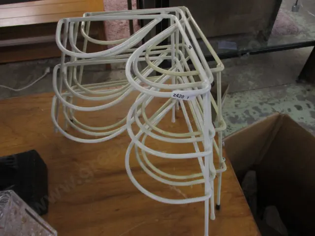 Plate Stands Image 1++