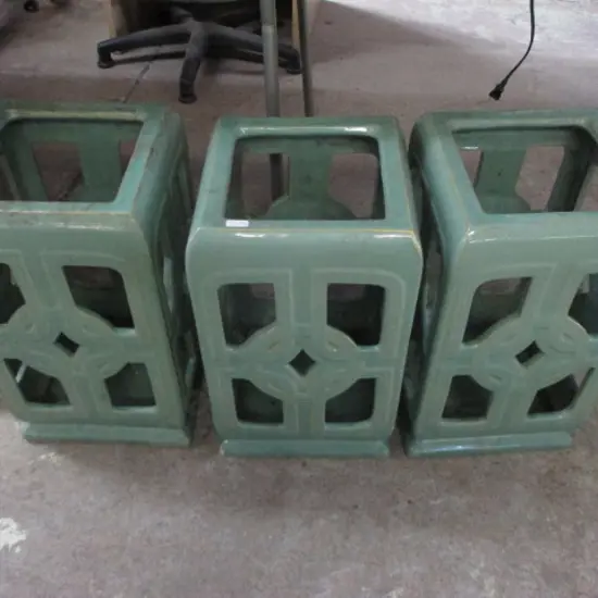 3 Oriental Stands