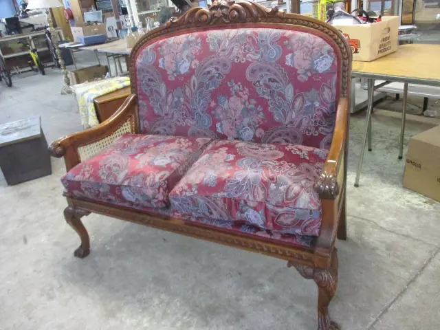 Vintage Carved 2 Seater Settee Image 1++