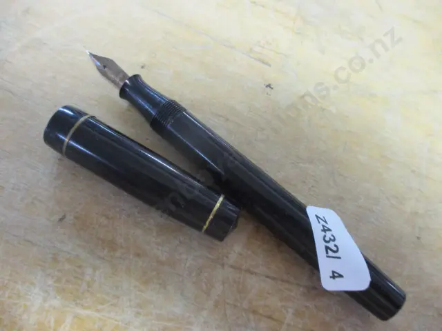 Gold Knib Croxsley Pen Image 1++