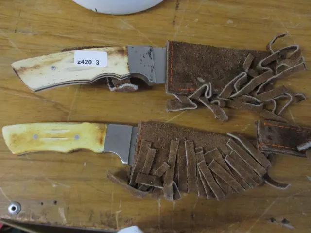 2 Knives Image 1++
