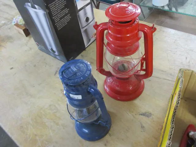2 Lanterns Image 1++