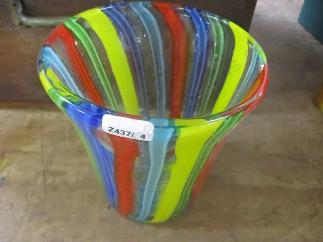 Art Glass Vase Image 1++