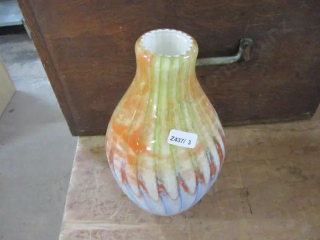Art Glass Vase Image 1++