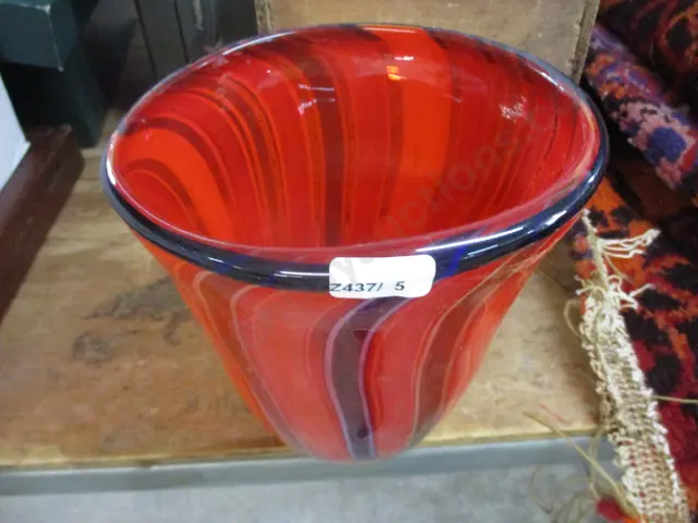 Art Glass Vase Image 1++