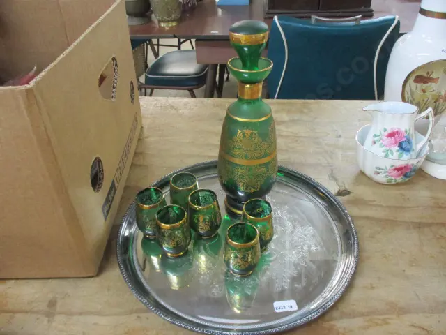 Decanter Lot Image 1++