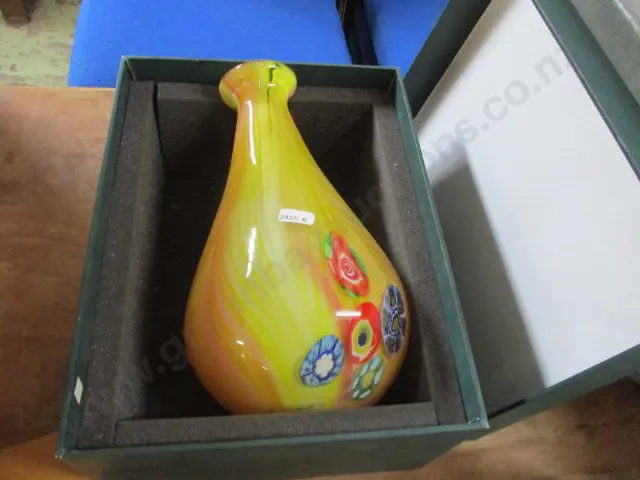 Art Glass Vase Image 1++