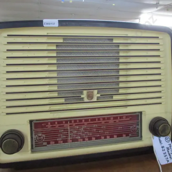 31 Phillips Radio