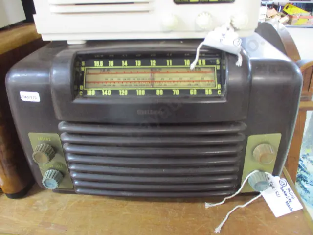113 Philco Radio Image 1++