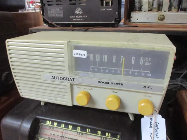200 Autocrat Radio Image 1++