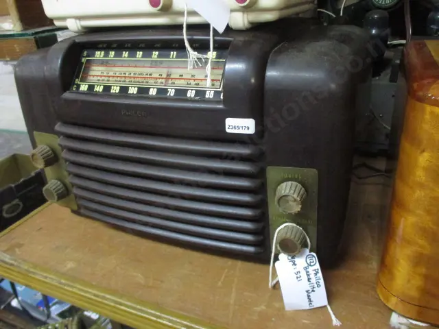 112 Philco Radio Image 1++