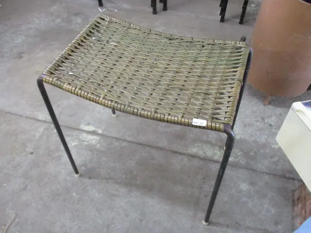 Retro Stool Image 1++