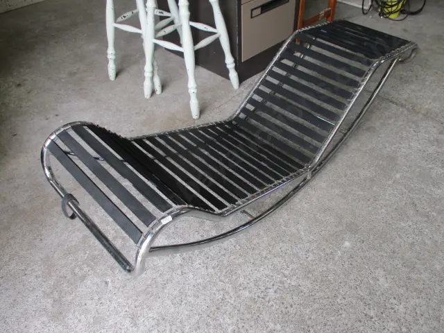 Mid Century Recliner Image 1++