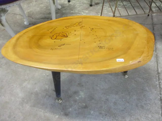 Retro Side Table Image 1++
